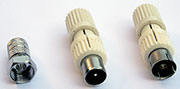 Bild 23: F-Stecker (links) haben die IEC-Ausführungen weitgehend verdrängt. Bild 23: F-Stecker (links) haben die IEC-Ausführungen weitgehend verdrängt.