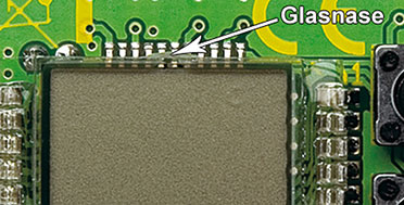 Bild 4: Die Glasnase des Displays muss nach oben zeigen Bild 4: Die Glasnase des Displays muss nach oben zeigen