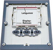 Bild 4: Gehäusemontage: Displayrahmen und Leitgummis eingesetzt Bild 4: Gehäusemontage: Displayrahmen und Leitgummis eingesetzt