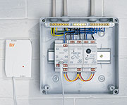 Bild 5: Idealfall für die feste Spannungsverteilung – das FS20-Hutschienensystem. Bild 5: Idealfall für die feste Spannungsverteilung – das FS20-Hutschienensystem.