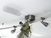 Bild 2: Die Funk-Dimmer sind in einer gefälligen Lochblech-Abdeckung untergebracht. Bild 2: Die Funk-Dimmer sind in einer gefälligen Lochblech-Abdeckung untergebracht.