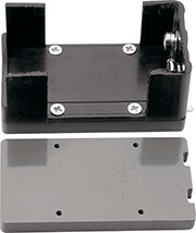 Bild 6: Die Kunststoffplatte für den Batteriehalter (oben) Bild 6: Die Kunststoffplatte für den Batteriehalter (oben)