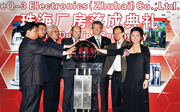 Bild 1: Einweihungsfeier der eQ-3 Electronics (Zhuhai), der neuen Produktionsstätte von ELV, am 31.03.2008 (von links): Lu Ding Shan, IHK Zhuhai, Yan Chi Jun, Stadt Sanzao, Dr. Wilfried Prewo, Hauptgeschäftsführer der IHK Hannover, Wirtschaftsminister Walter Hirche, Prof. H.-G. Redeker (Vorstandsvorsitzender der ELV Elektronik AG und der eQ-3 AG), Li Sheng Fei, Distriktregierung Jinwan, Shirley Hui, Direktorin eQ-3 Hongkong/China Bild 1: Einweihungsfeier der eQ-3 Electronics (Zhuhai), der neuen Produktionsstätte von ELV, am 31.03.2008 (von links): Lu Ding Shan, IHK Zhuhai, Yan Chi Jun, Stadt Sanzao, Dr. Wilfried Prewo, Hauptgeschäftsführer der IHK Hannover, Wirtschaftsminister Walter Hirche, Prof. H.-G. Redeker (Vorstandsvorsitzender der ELV Elektronik AG und der eQ-3 AG), Li Sheng Fei, Distriktregierung Jinwan, Shirley Hui, Direktorin eQ-3 Hongkong/China