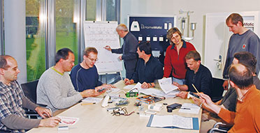 Bild 5: Auf der Entwicklerkonferenz werden Ideen diskutiert sowie die Fahrpläne für die einzelnen Entwicklungen festgelegt. Bild 5: Auf der Entwicklerkonferenz werden Ideen diskutiert sowie die Fahrpläne für die einzelnen Entwicklungen festgelegt.