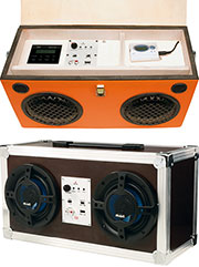 Bild 1: Die beiden Gehäuseversionen der Musikbox, oben mit Klappdeckel und innenliegendem Gerätefach, unten die geschlossene Version Bild 1: Die beiden Gehäuseversionen der Musikbox, oben mit Klappdeckel und innenliegendem Gerätefach, unten die geschlossene Version